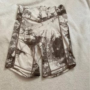 Balance Athletica 
Rider Shorts Sea Salt Small